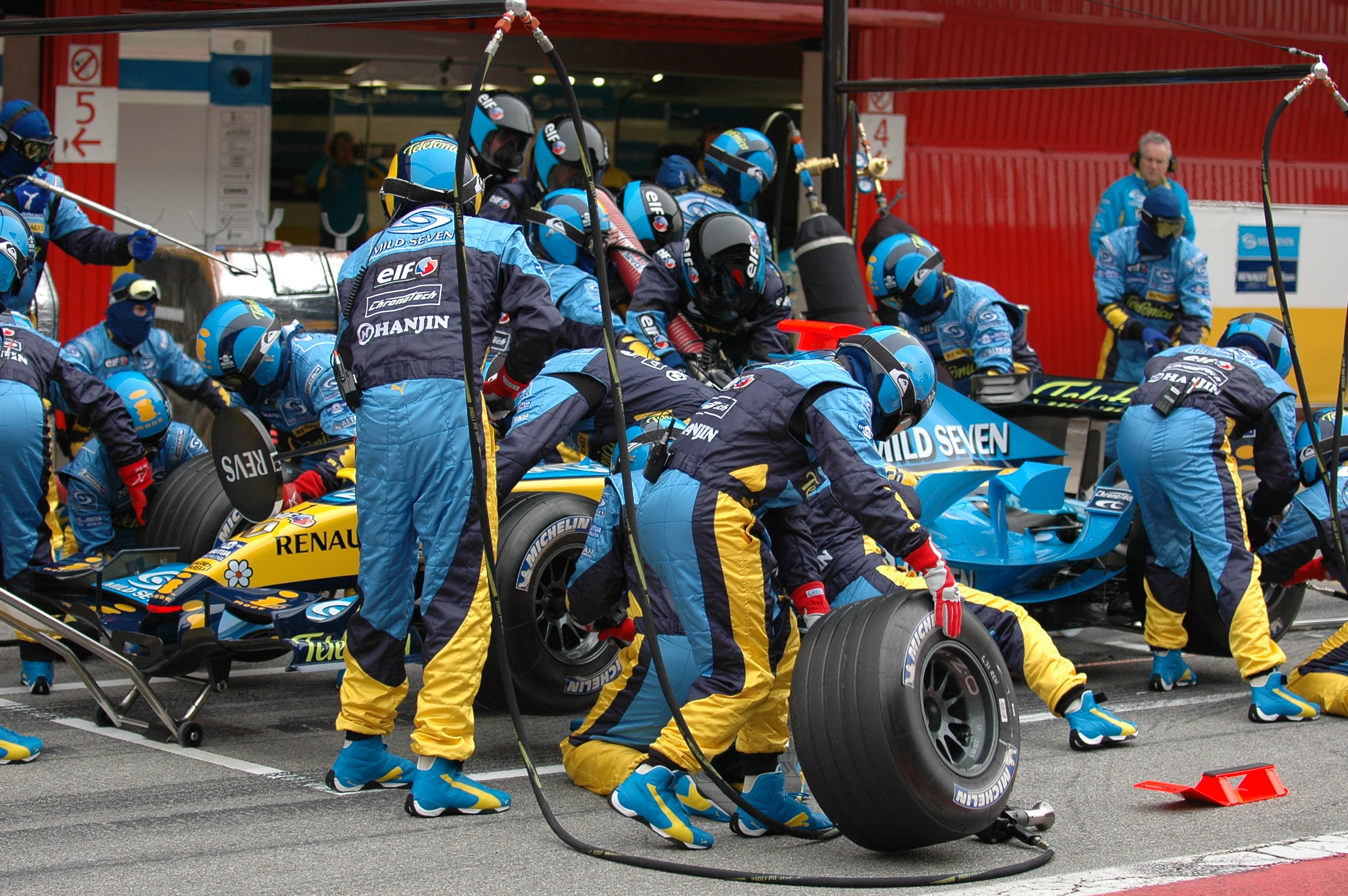 Renault Refueling Pit Stop 3 Barcelona 2006 # 4