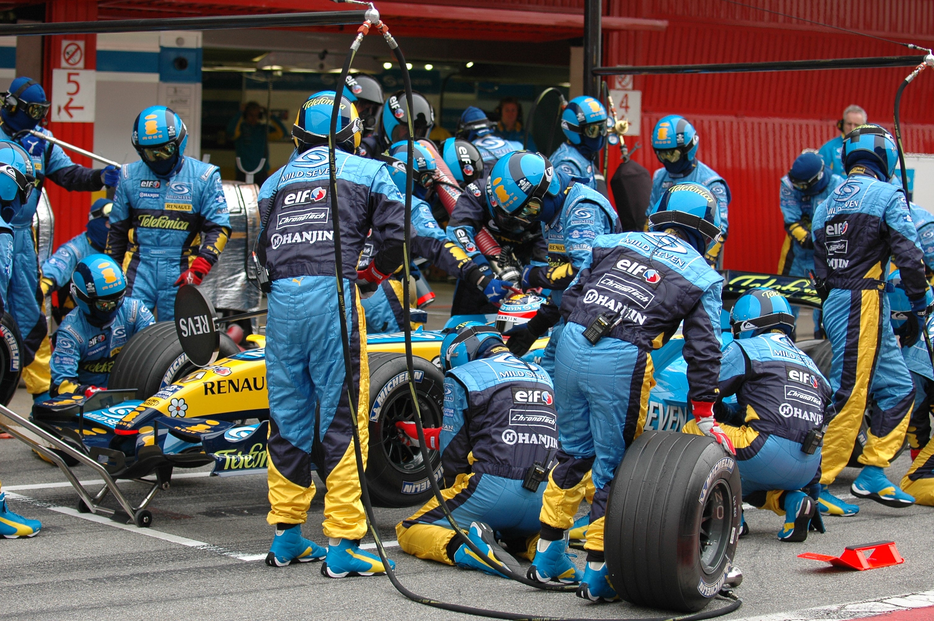 Renault Refueling Pit Stop 3 Barcelona 2006 # 5