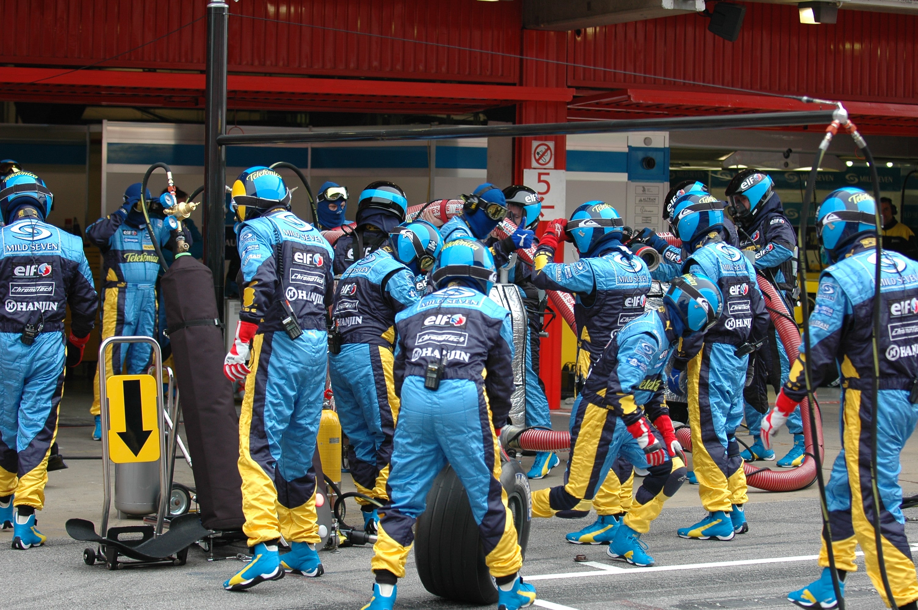 Renault Refueling Pit Stop 3 Barcelona 2006 # 9