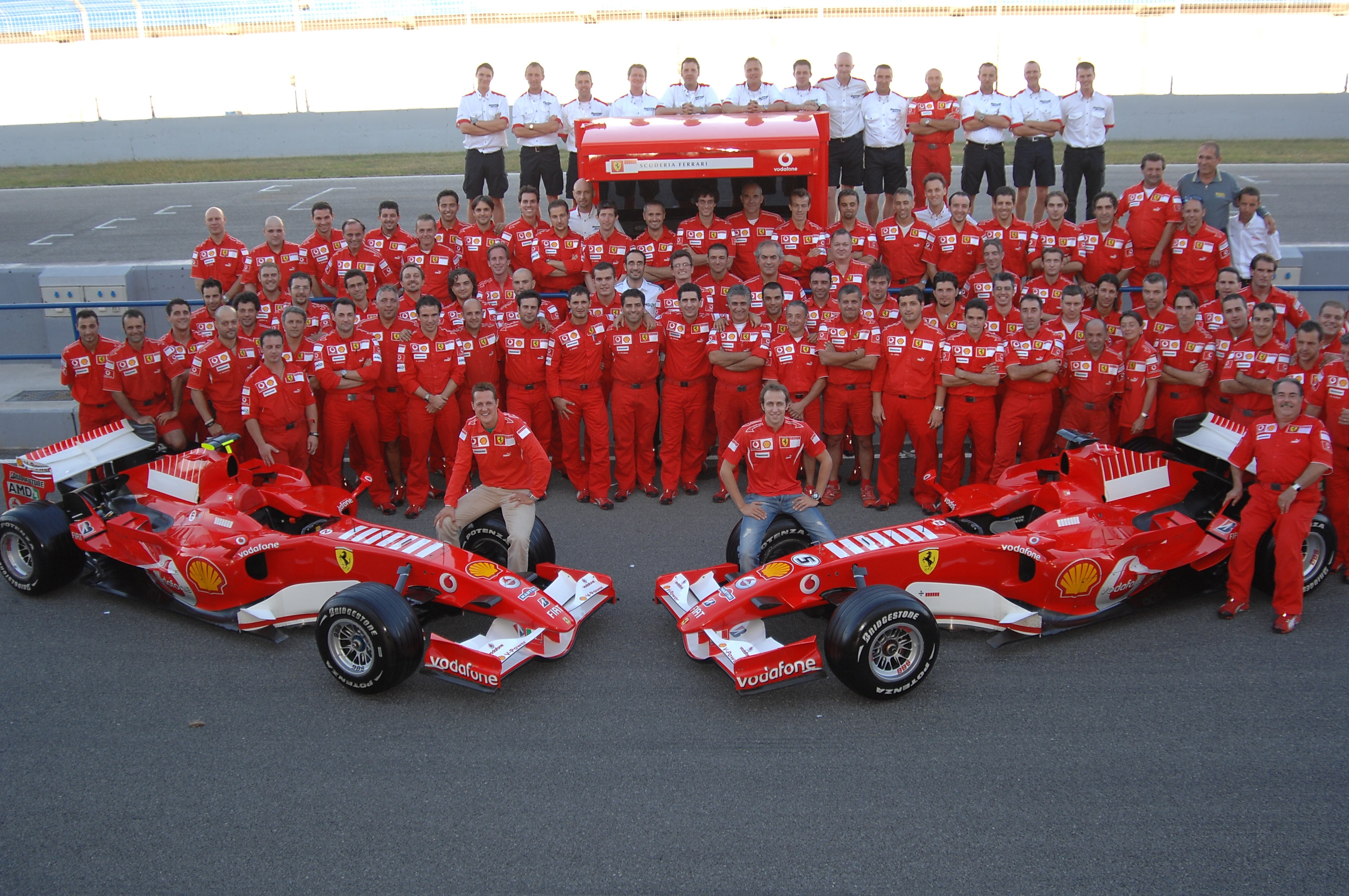 Michael Schumacher Ferrari Full Team Photo Official Last Test Jerez 2006