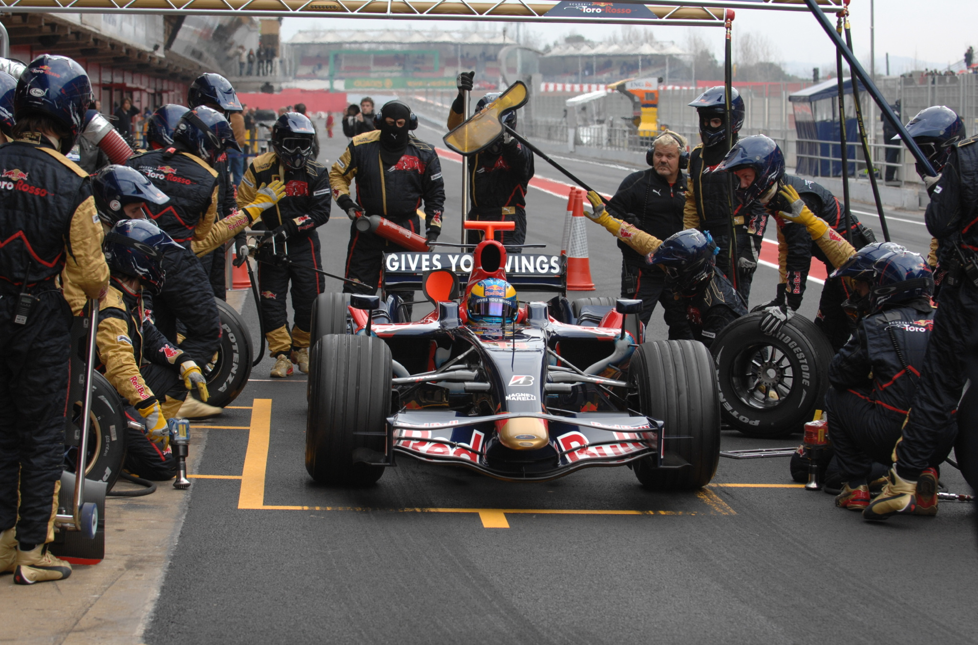 Toro Rosso Pit Stop Barcelona 2008